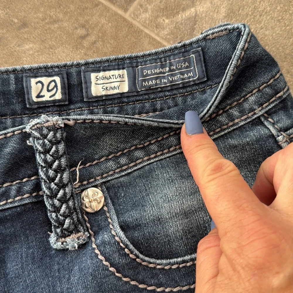 Miss Me 29 signature skinny These are stylish Miss Me bootcut jeans. Like new - Picture 5 of 16